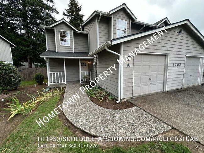 Building Photo - Updated 3 Bedroom, 1.5 Bath 2 Story Townho...