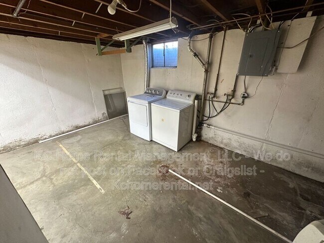 Building Photo - 5216 NE 44th St