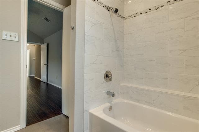 Building Photo - 1305 Chicota Dr