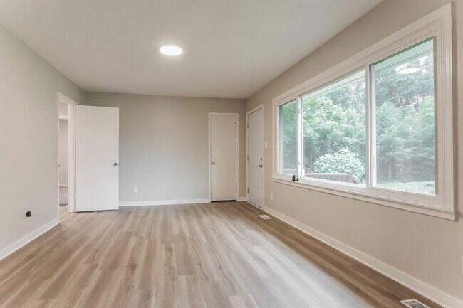 Building Photo - Modern 3BR Home on Quiet End Lot – Fully Updated!