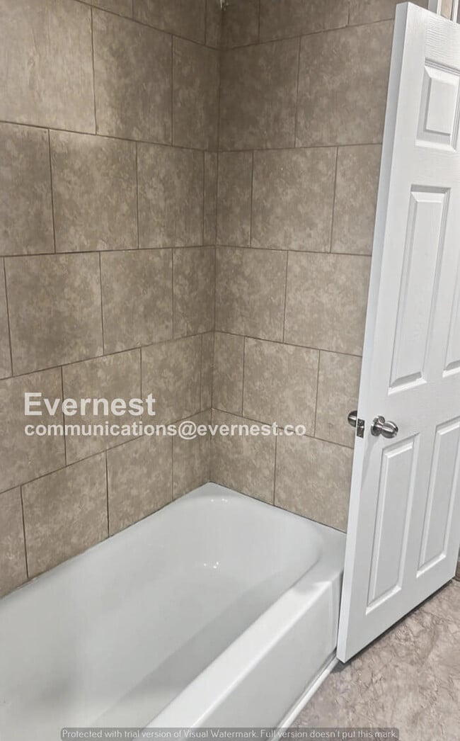 Building Photo - 2 Bed/1 Bath Home / Pet-Friendly / Vouchers Accepted / Available Now!