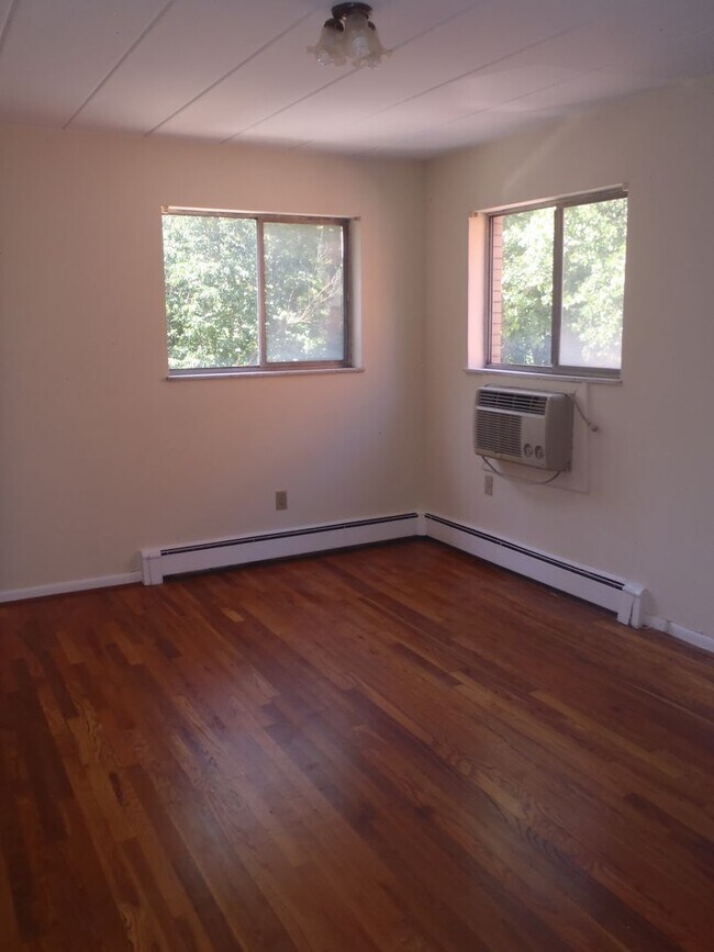 Building Photo - 539 Lowell Ave