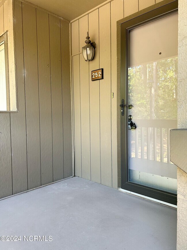 Building Photo - 250 Sugar Gum Ln