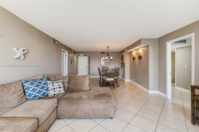 Building Photo - 6039 Collins Ave