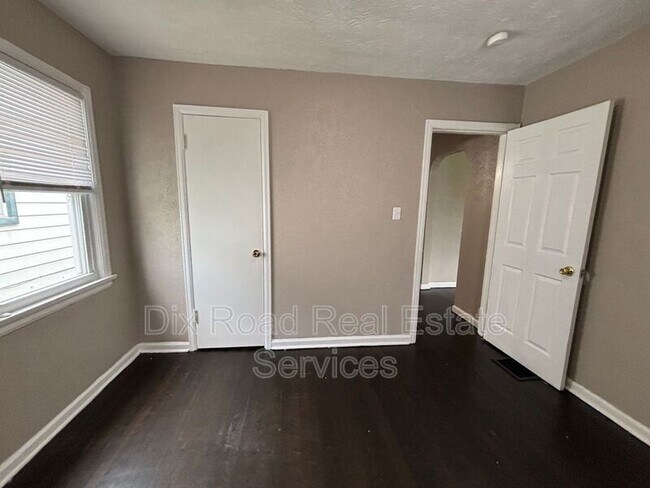Building Photo - 506 Kammer Ave