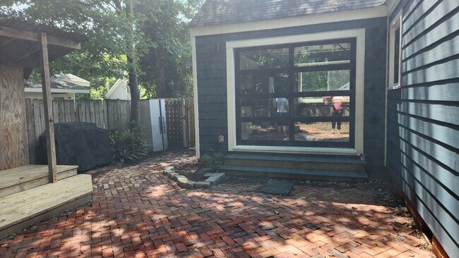 Building Photo - 207 Highland Ave