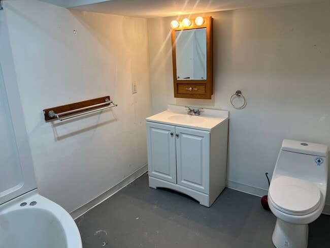 Building Photo - Updated 3-Bed Ranch in Plain Local Schools! Fenced Yard & Jetted Tub