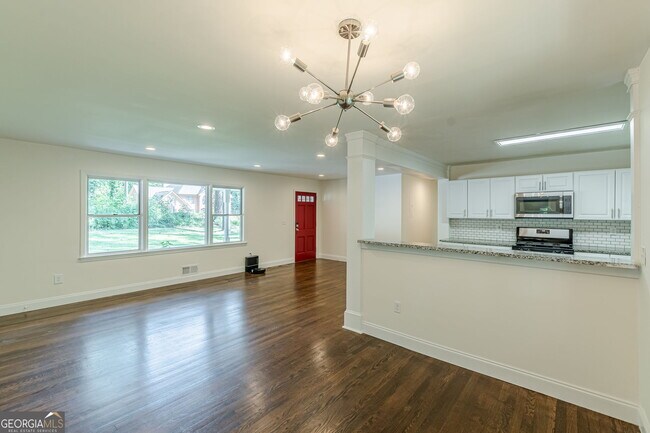 Building Photo - 427 Peyton Rd SW