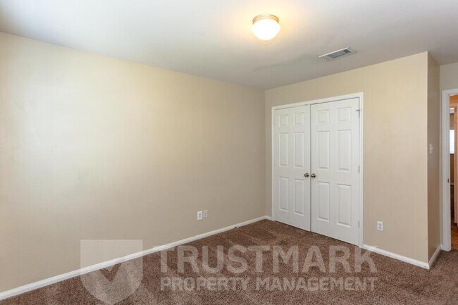 Building Photo - 212 Crowfoot Dr