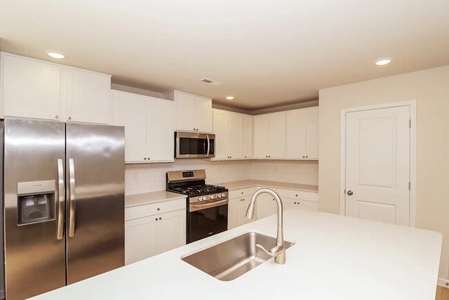 Building Photo - 361 Hollingswood Dr