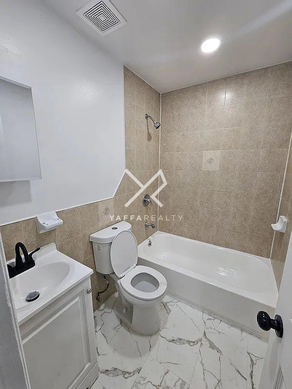 Building Photo - 3 bedroom in BROOKLYN NY 11207
