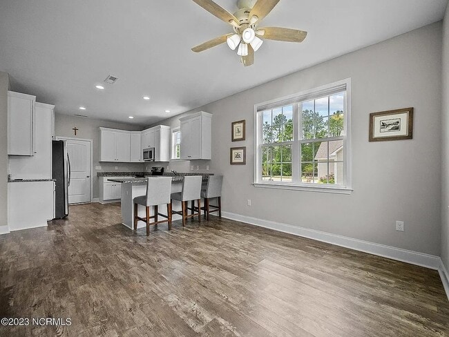 Building Photo - 102 Captains Pointe