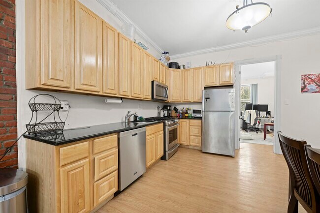 Building Photo - 215 1st St