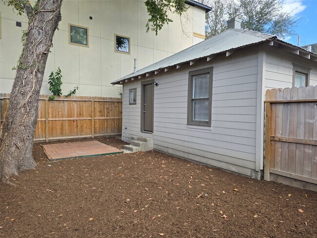 Building Photo - 2812 St Emanuel St