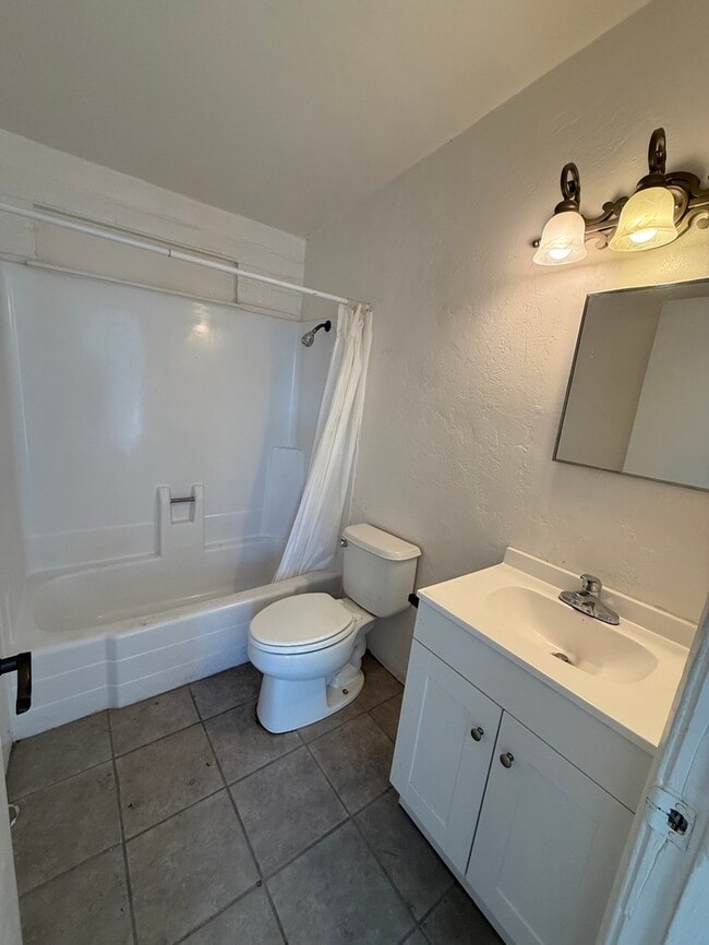 Building Photo - Townhome For Rent