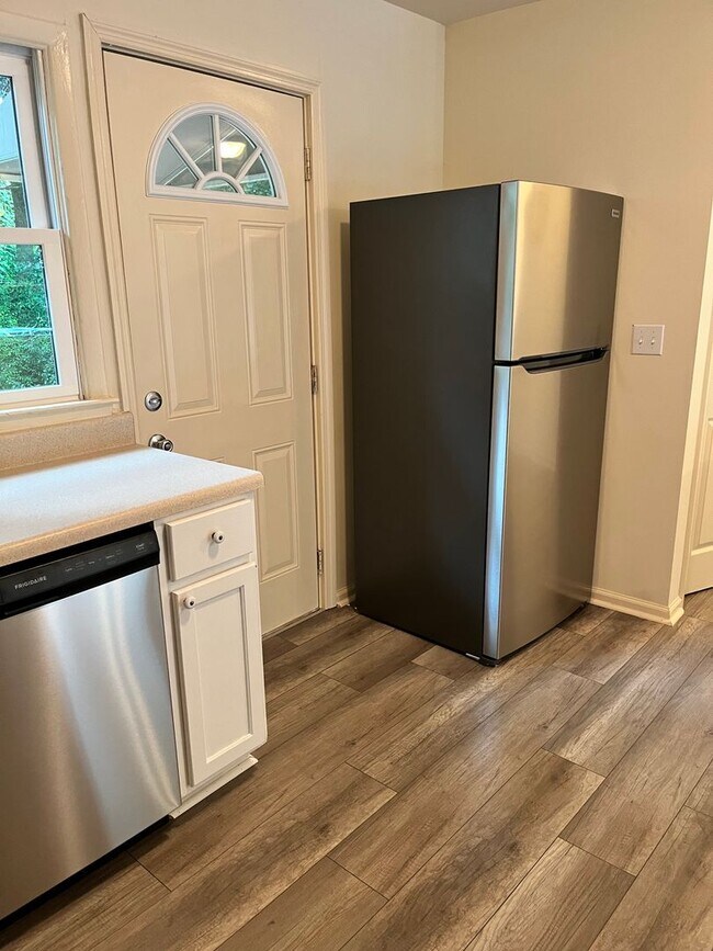 Building Photo - Remodeled 3 Bedroom Home in Boulevard Neighborhood