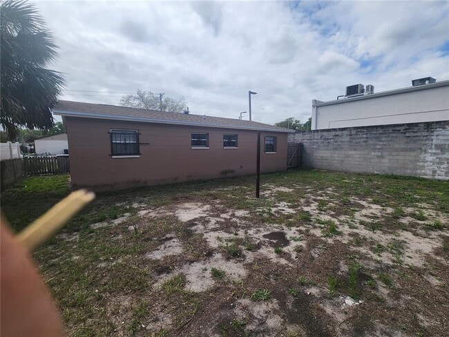 Building Photo - 906 E 108th Ave