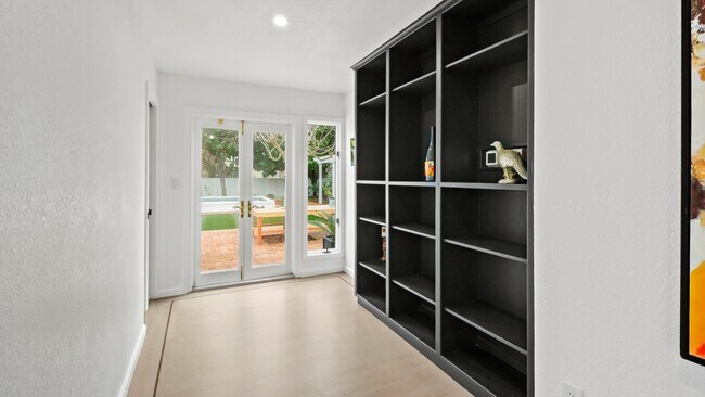 Building Photo - 1819 Cedar St