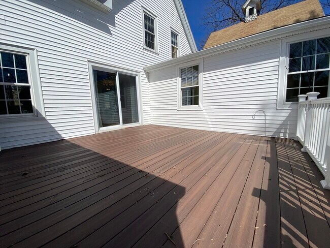 Building Photo - 74 Moore Ave