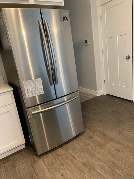 Building Photo - 1831 W Newcastle Ln