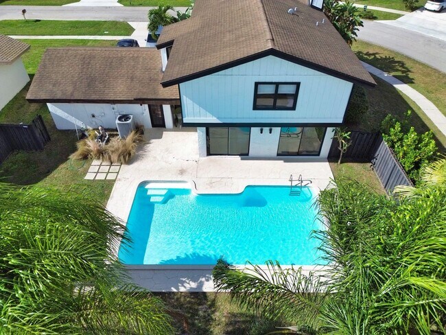 Building Photo - 760 Windtree Way