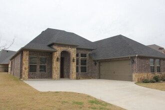 Building Photo - 2113 Clive Dr