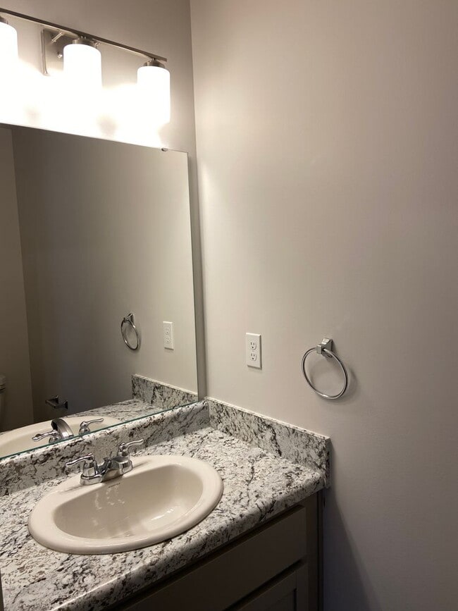 Building Photo - NOW PRELEASING!  Three Bedroom | Two and a Half Bath Home in Spring Hill