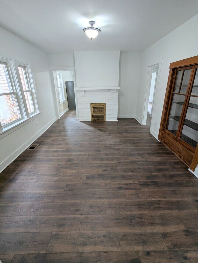 Building Photo - Win4027