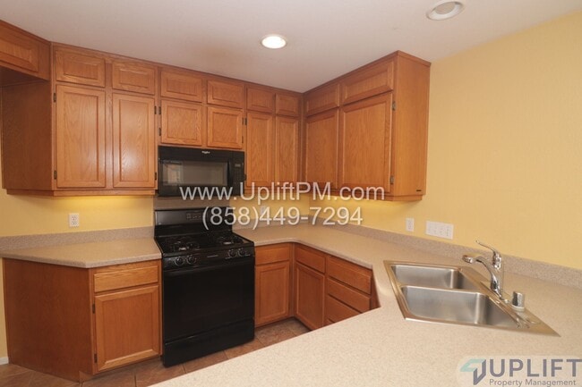 Building Photo - 3 Bedroom 3 Bathroom 2 story home in Ramona!