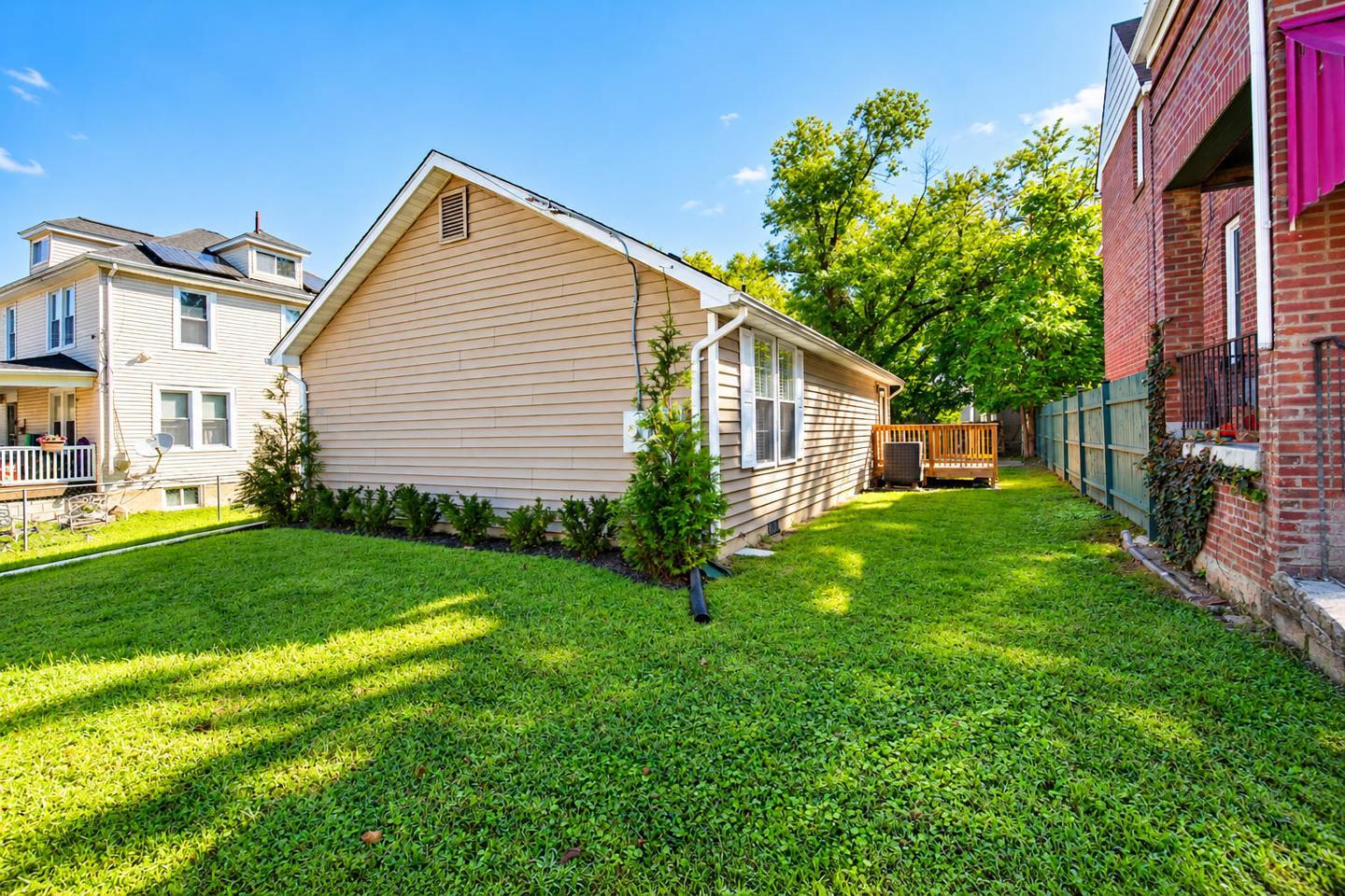 Building Photo - Bright & Comfortable Home in DC
