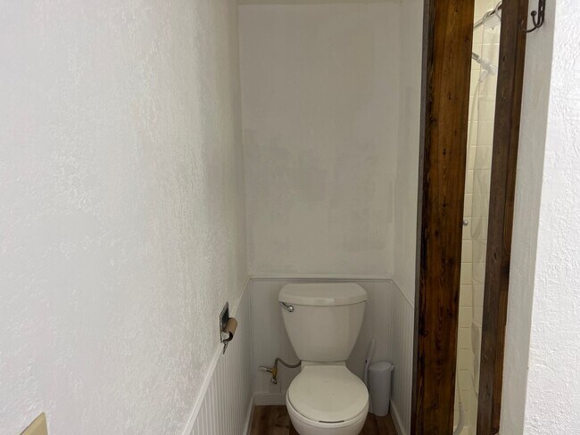 Building Photo - 4 Bedroom 2 bath home near lake Tenkiller with office