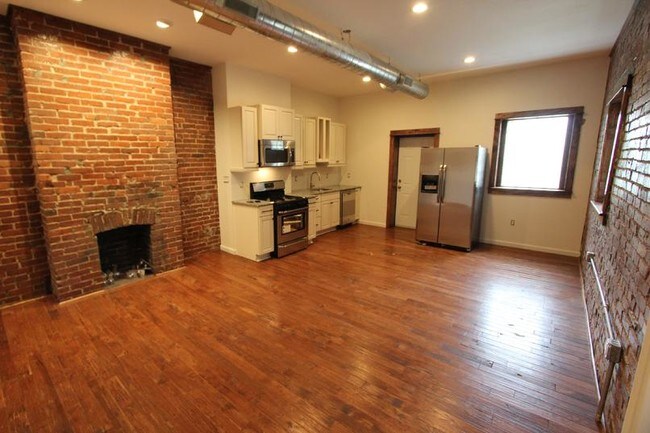 Kitchen & Living Area - 1709-1713 Termon Ave
