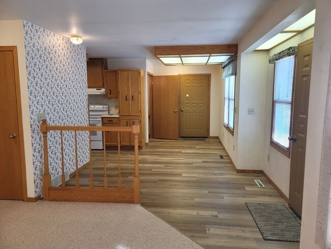 Building Photo - 1831 Rapids St