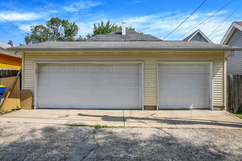 Building Photo - 1427 Sturm Ave