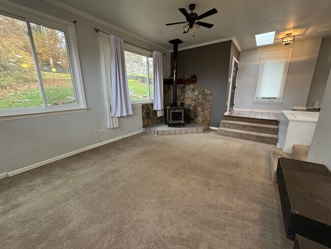 Building Photo - Spacious Private Oasis - 3 Bedroom 2 Bathr...