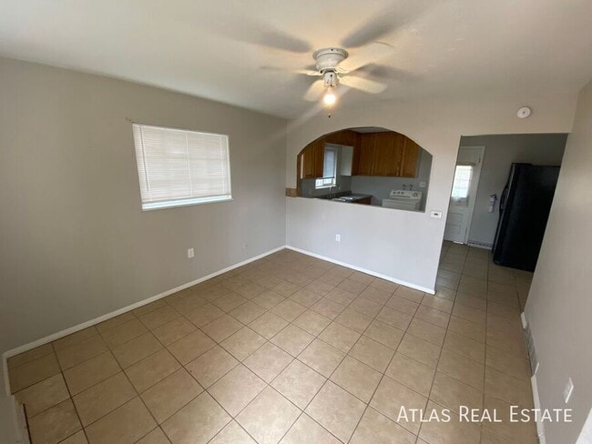 Building Photo - 881 Egbert St