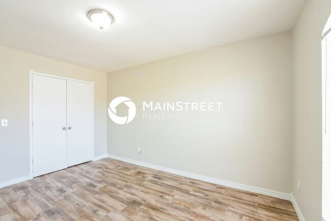 Building Photo - 4 Bedroom Pet-Friendly Home in MOORE, OK with Main Street Renewal