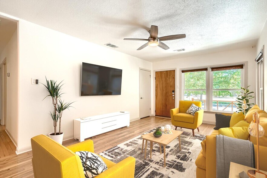 Building Photo - Updated Highland home with mid-century charm