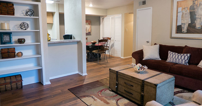 Building Photo - z-050225-Oakwood Village Apartments