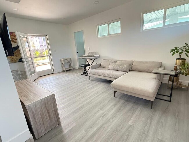 Building Photo - 4026 Indianapolis St NE