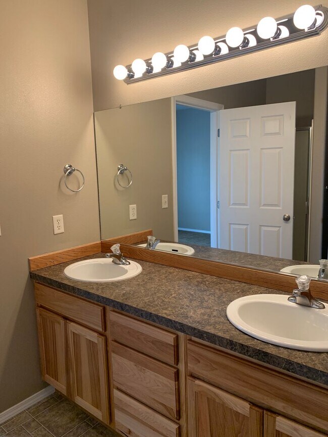 Building Photo - 16687 Shaw Pine Ct