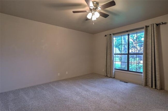 Building Photo - Beautifully updated modern ranch home in the heart of Jenks. Close to Jenks High School, Main Str...