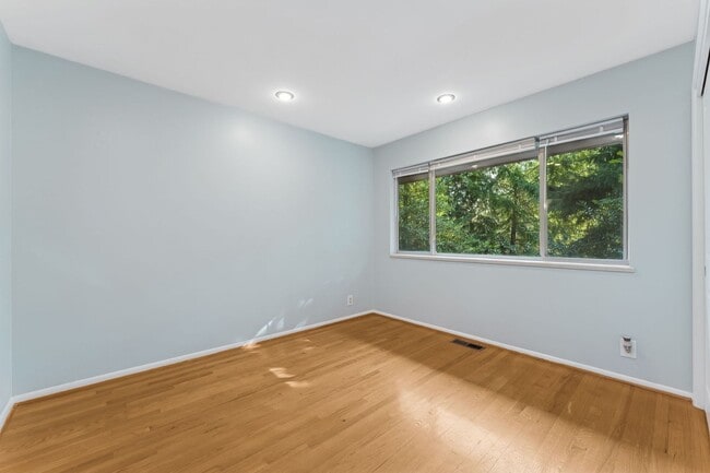 Building Photo - Mid-Century Gregory Heights 4 bedroom 2.25...