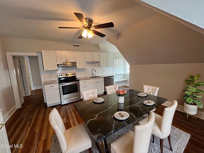 Building Photo - 1114 Union St