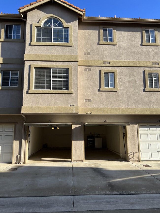 Building Photo - 1525 Spruce St
