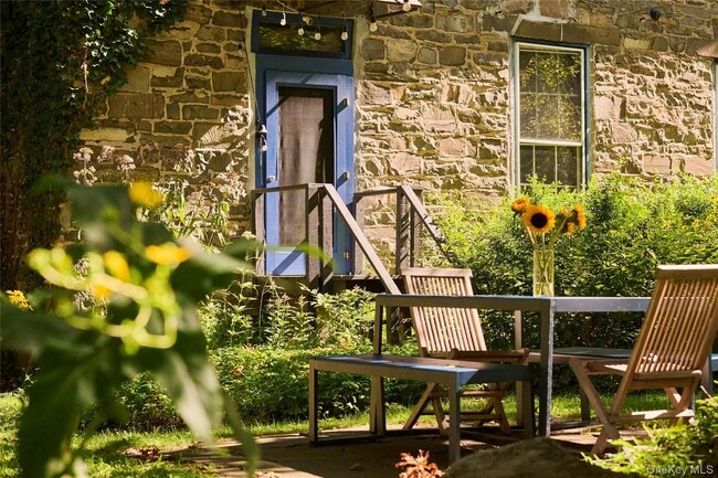 Building Photo - 1883-1213 NY-213