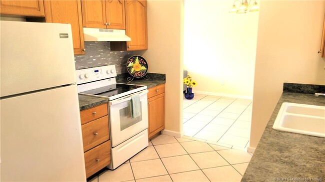 Building Photo - 3873 SW La Fleur St