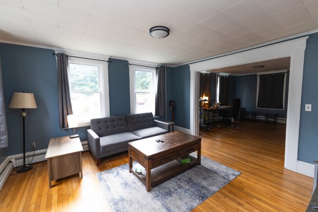 Building Photo - 108 Pool St