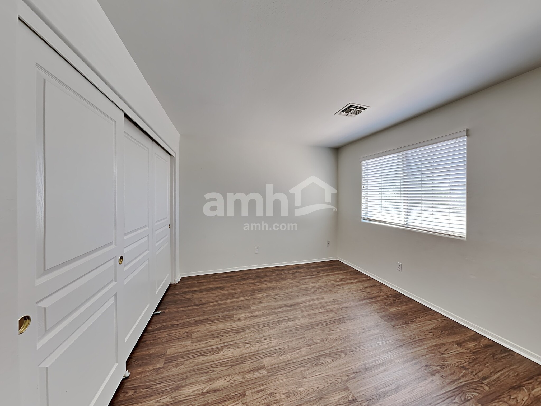 Building Photo - 9428 W Riverside Ave