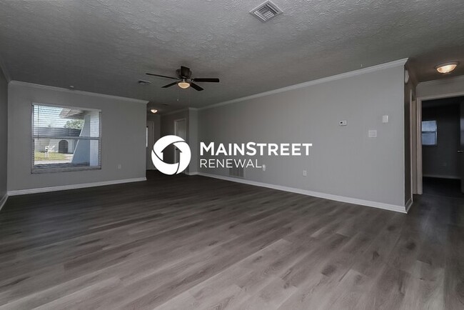 Building Photo - 7900 Lightfoot Dr